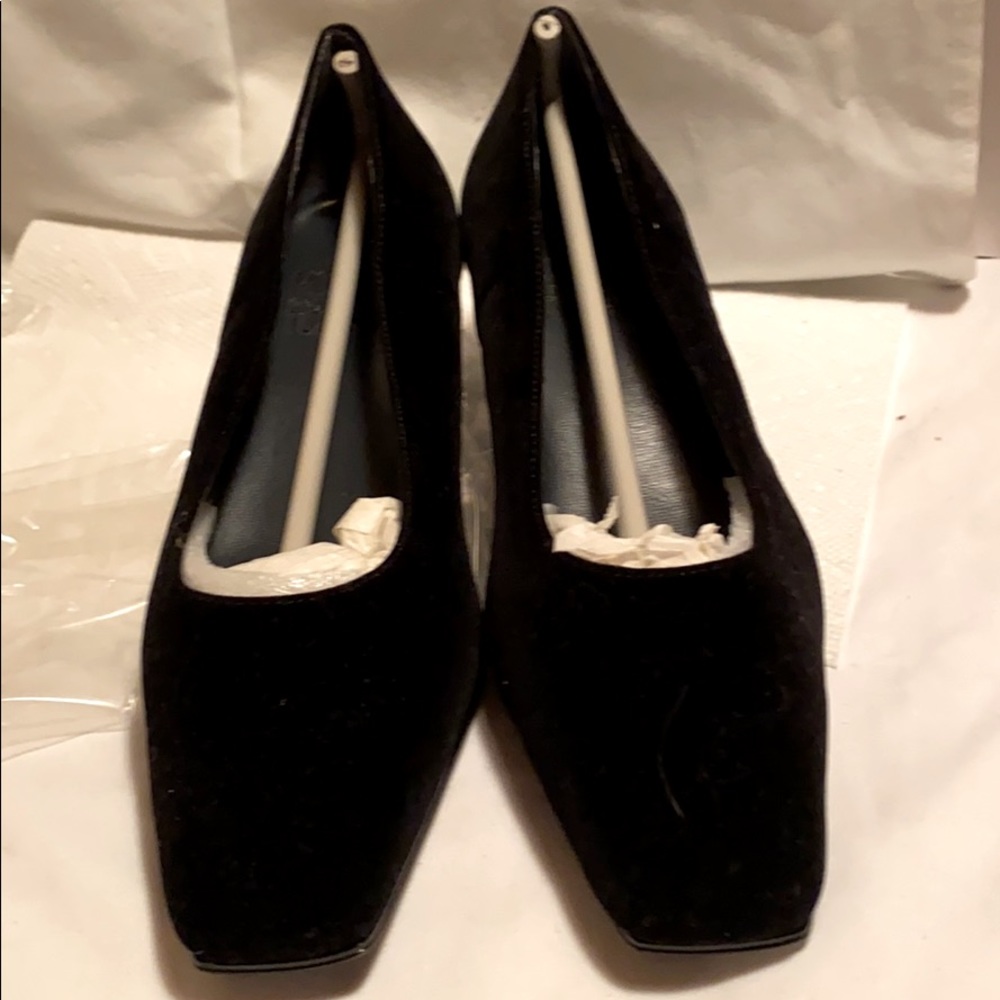 Sz. 7M MOOTSIES TOOTIES BLACK BEAUTY VELVET HEELS